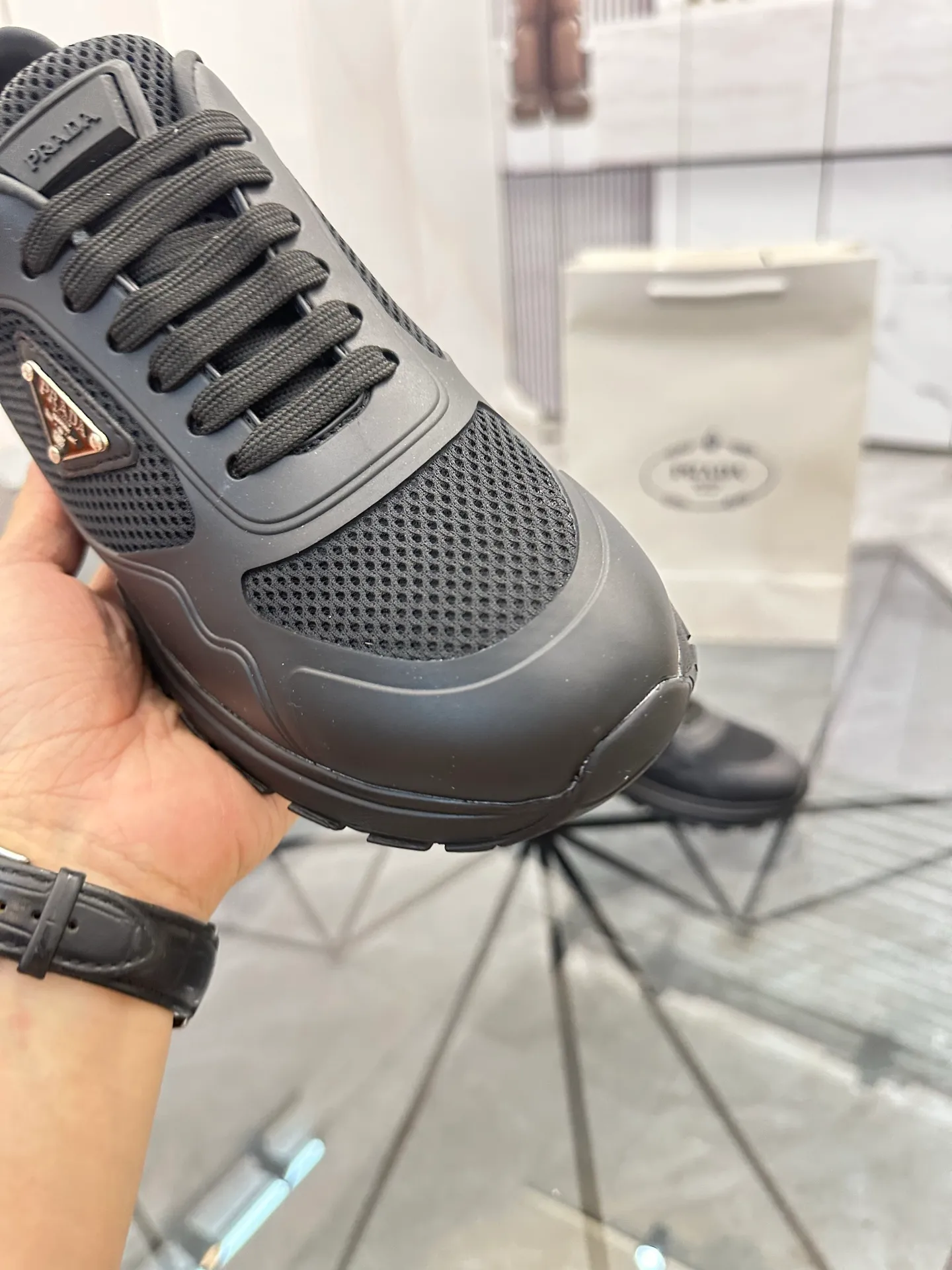 Men's shoes for sale 💰: 💰P600¥ High-end top quality Product trademark: Prada *"Prada*" low-top casual shoes Regular size: 38-45 (can be customized to 46) Product materials: Upper imported glue splicing original material, breathable lining, cowhide foot pads, original outsole. Number: 832